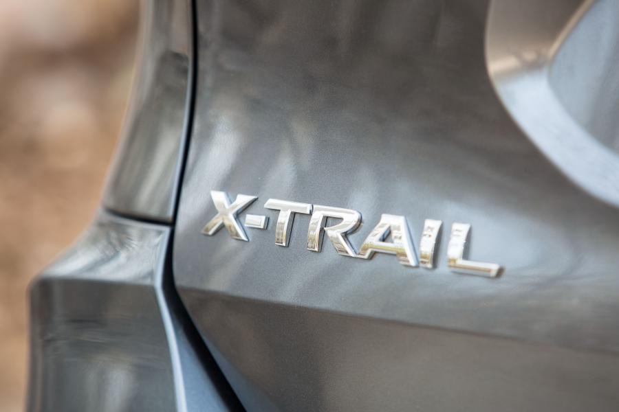 Логотип Nissan X-Trail 2017 года  (LA) (фото 12 из 37)